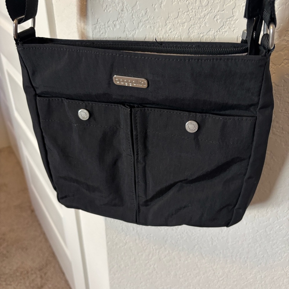 Baggalini small crossbody bag in black